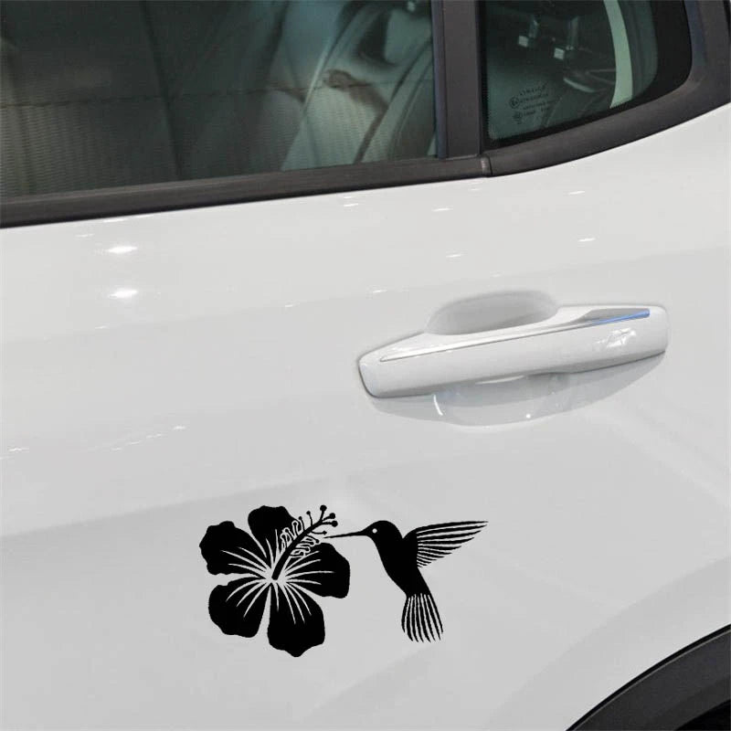 Sticker con diseño de colibrí y flor para carro