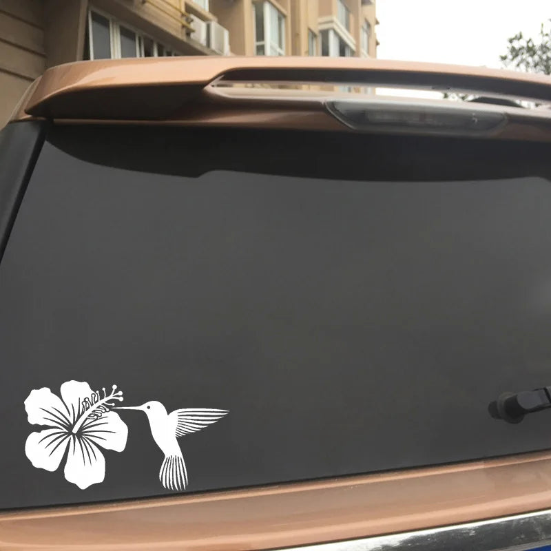 Sticker con diseño de colibrí y flor para carro