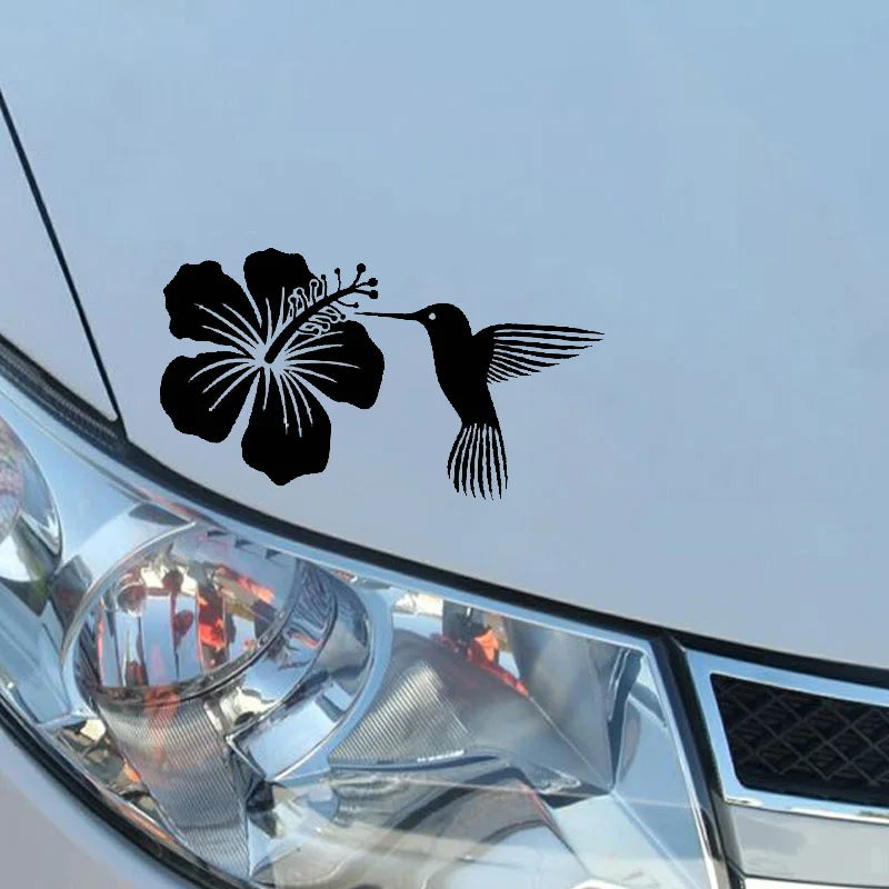 Sticker con diseño de colibrí y flor para carro